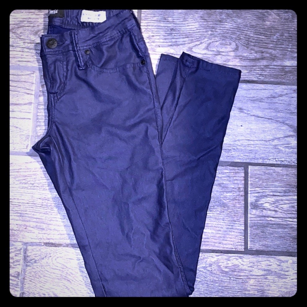 Guess navy low rise jegging, Maxine fit, size 27